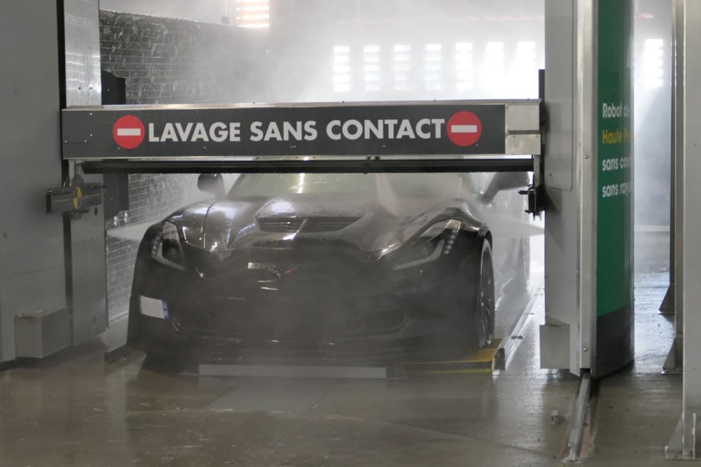 Tunnel de lavage automatique